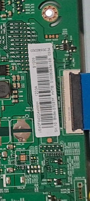 Vând televizor Samsung , defect sau cumpăr placă de bază pentru el.