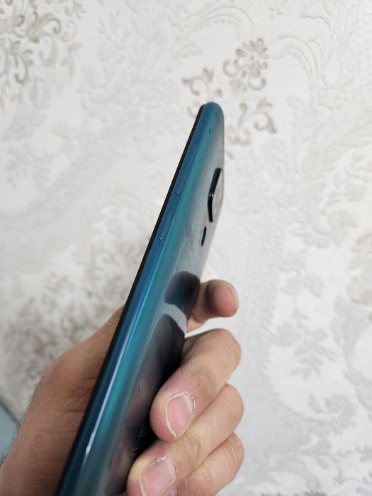 Redmi note 9 holati oʻrtacha hotrasi 128 karoʻpka bor batareykasi zoʻr