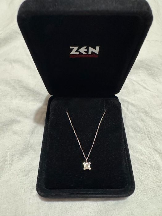 Медальон Zen Diamond’s с природен диамант 0.28 ct, E/VVS2, бяло злато