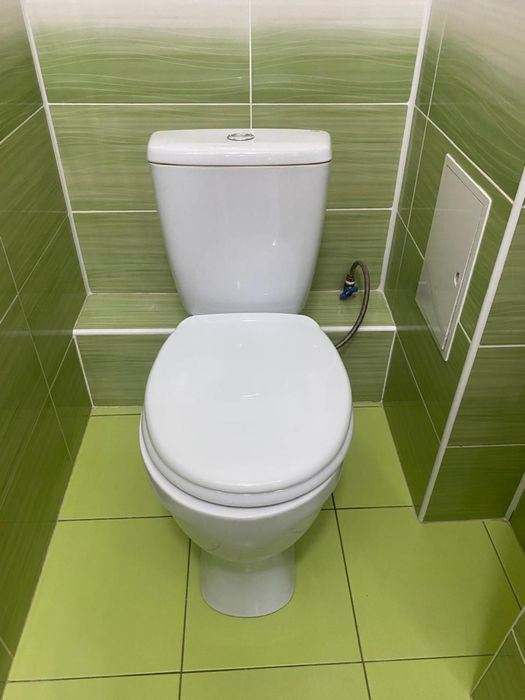 Унитаз раковина зеркала мебель для ванной