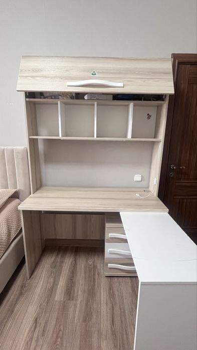 Продам Стол письменный отличного качества