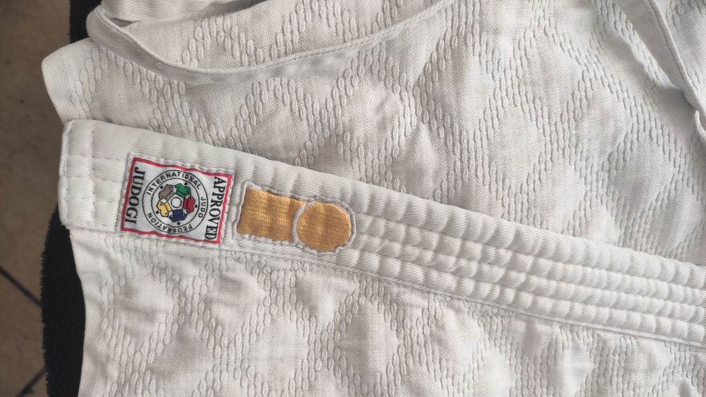 Джудо кимоно лицензирано 1.55 ESSIMO