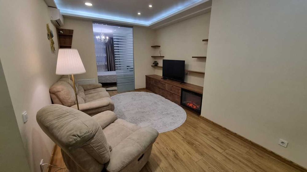 Дава се под наем Двустаен апартамент в София, Център - 76 кв.м за 450 € - Снимка #2