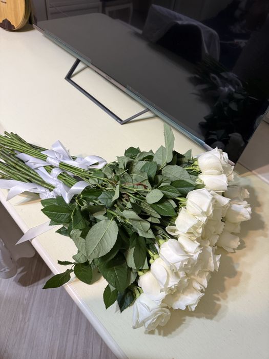Розы 85 см белые 49шт