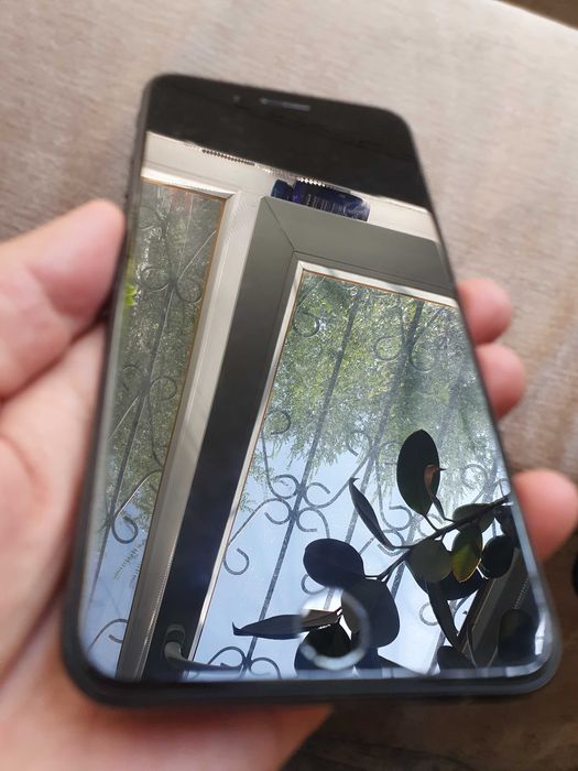 Продам Айфон iPhone 7+ плюс