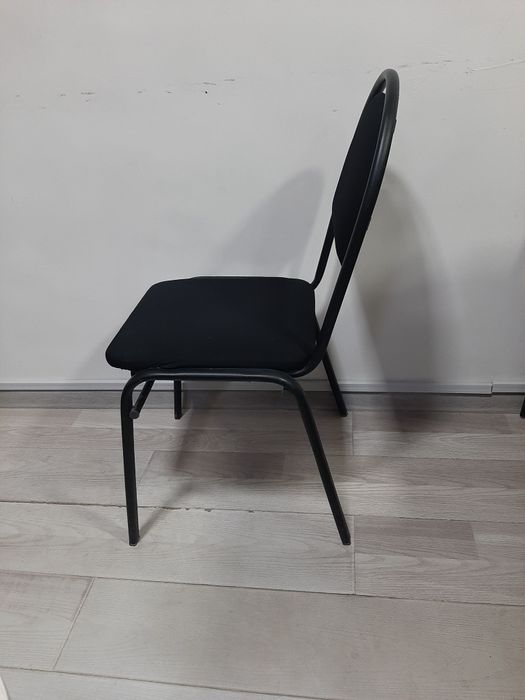 Стулья металические с мягким сиденьем