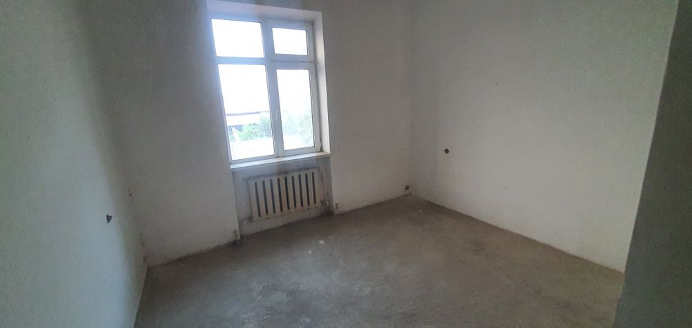 Участок 6 соток с коттеджем на 8 комнат,свет,вода,газ,канализация есть