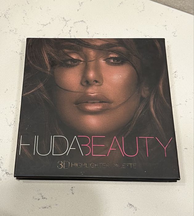 Huda Beauty 3D highlight palette