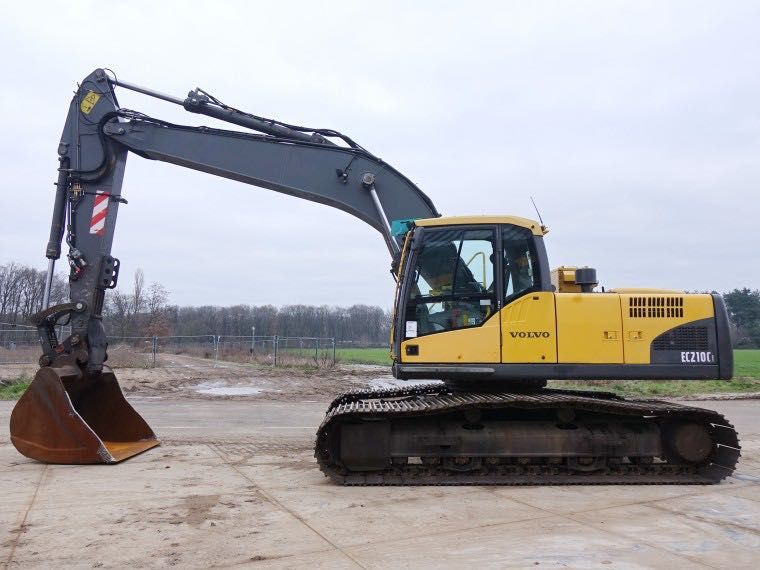 Dezmembrez excavator Volvo EC210CL,EC210C, EC210B,EC180C, EC240C–piese