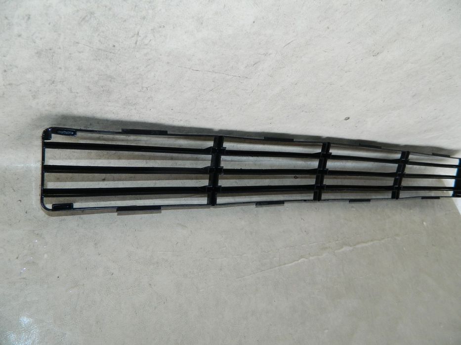 Grila intre proiectoare, Ford Focus, 98-01, 98AB-A0180A58-AEW