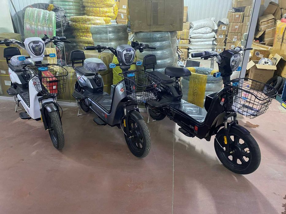 Электроскутер и мопед и велосипед