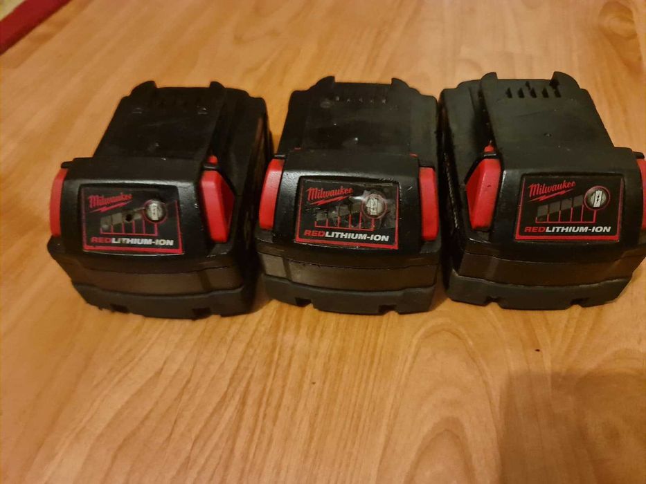 acumulator milwaukee m18 4-5a