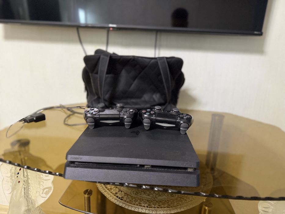 Ps4 slim на 1тб 2 джостика
