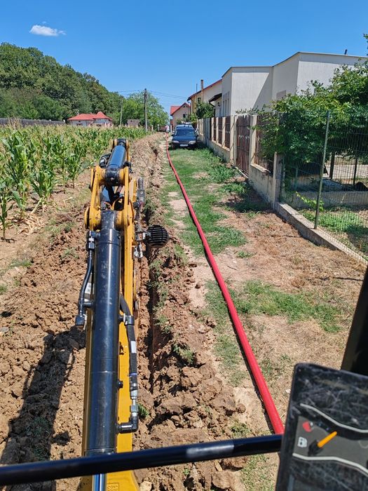 Inchiriez miniexcavator cu picon pentru diferite lucrari