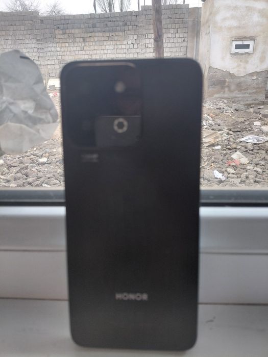 Хонор 7 в отличном состояний.Ползовалась девушка с документами и кароп