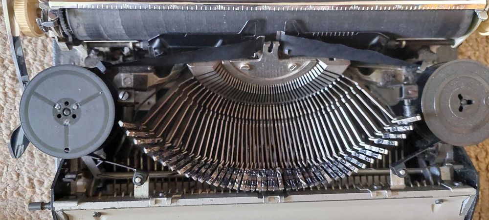 Българска пишеща машина "Марица 11"