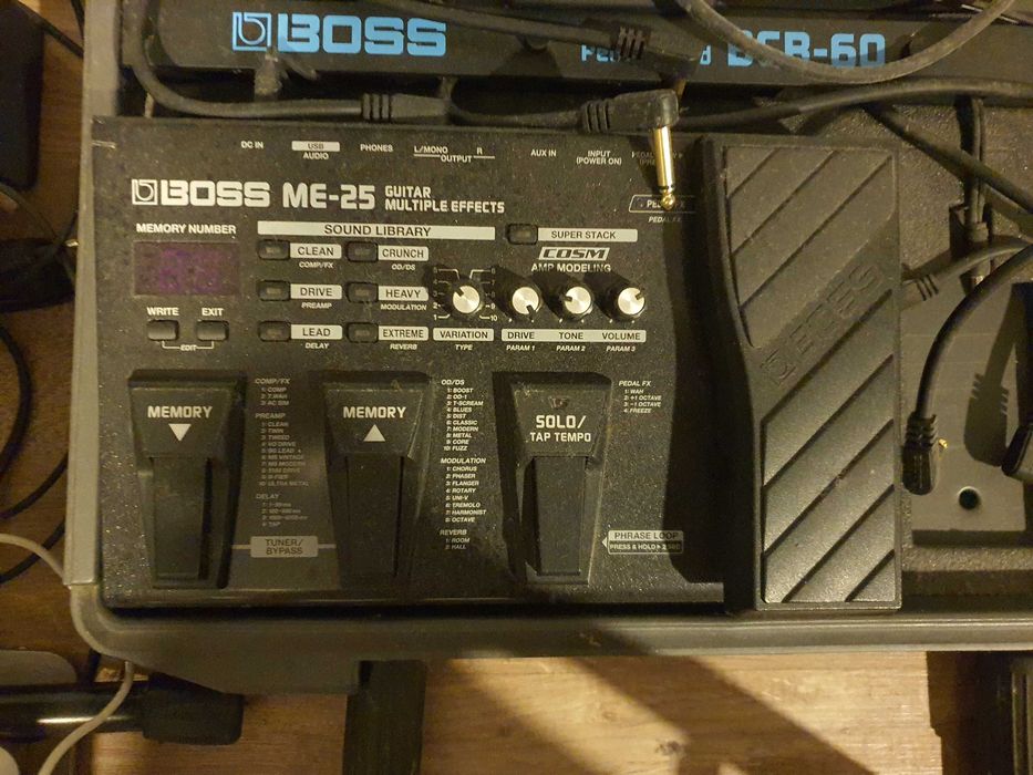 Lot Echipamente Muzicale Profesionale / Pedale Chitara / Orga / Microfoane – Stare Impecabila (Boss, Line 6, DigiTech, Ibanez, Roland