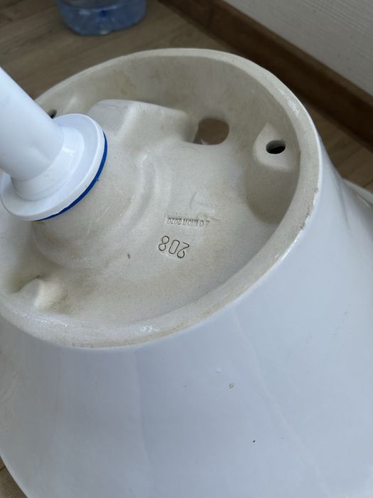 Продаетмя раковина.  В идеальном состоянии.  Цена со смесителем .