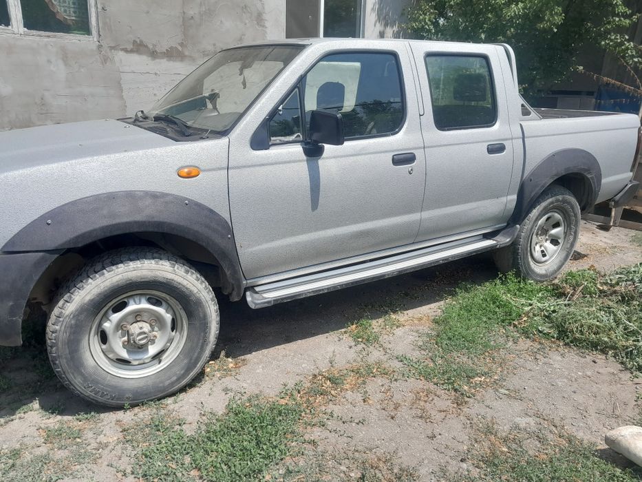 Ниссан пикап МП300 рамный 2.4