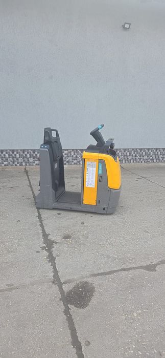 Tractor de remorcare Electric