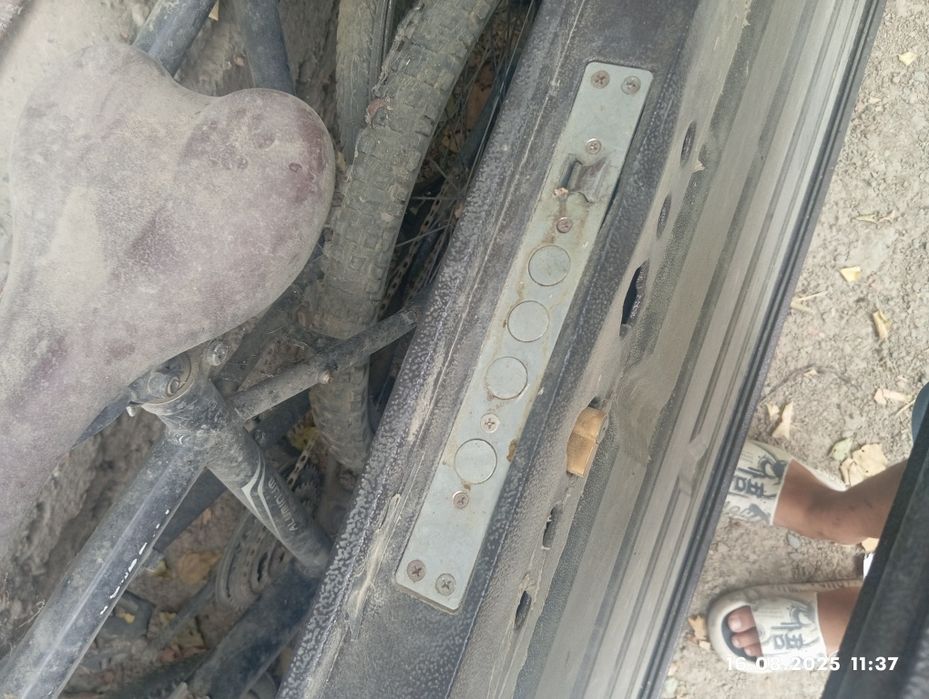 Eshiklar sotiladi kelishamiz nomer (pasda)manzil mikro 3/1