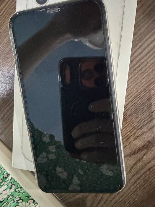 Продаю Apple 11, 64 GB