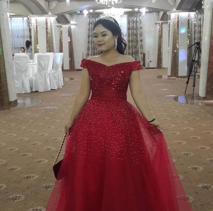 Бальное пышное платье