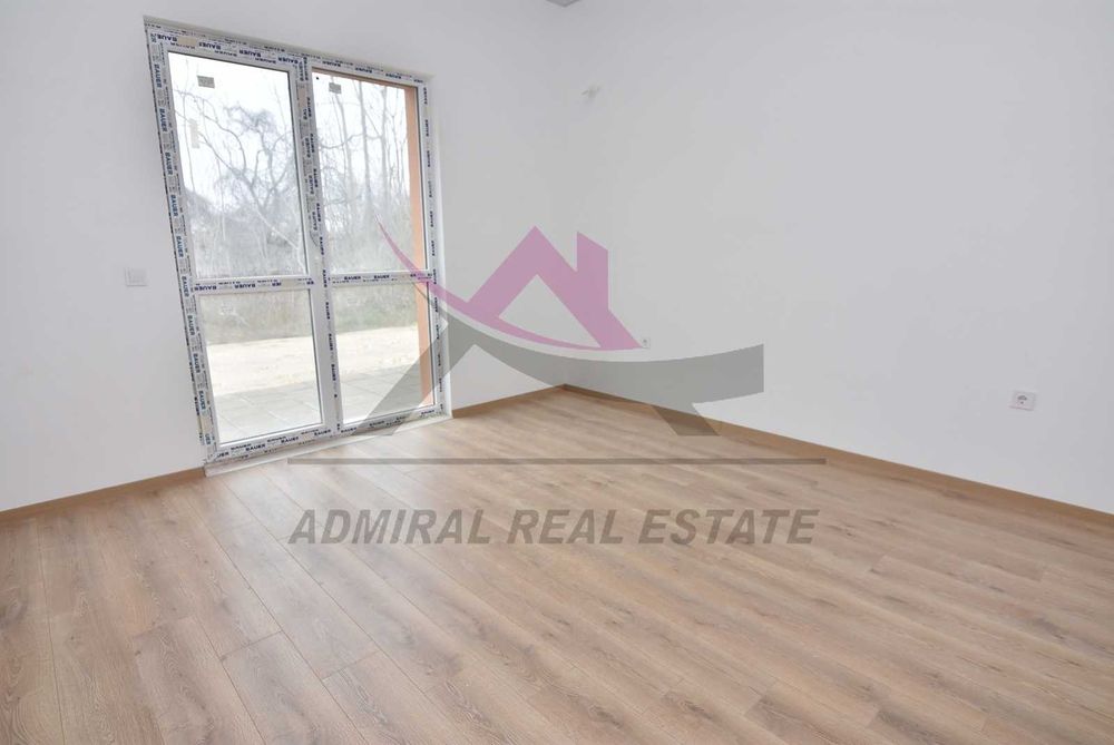 Атрактивен -двустаен -Младост