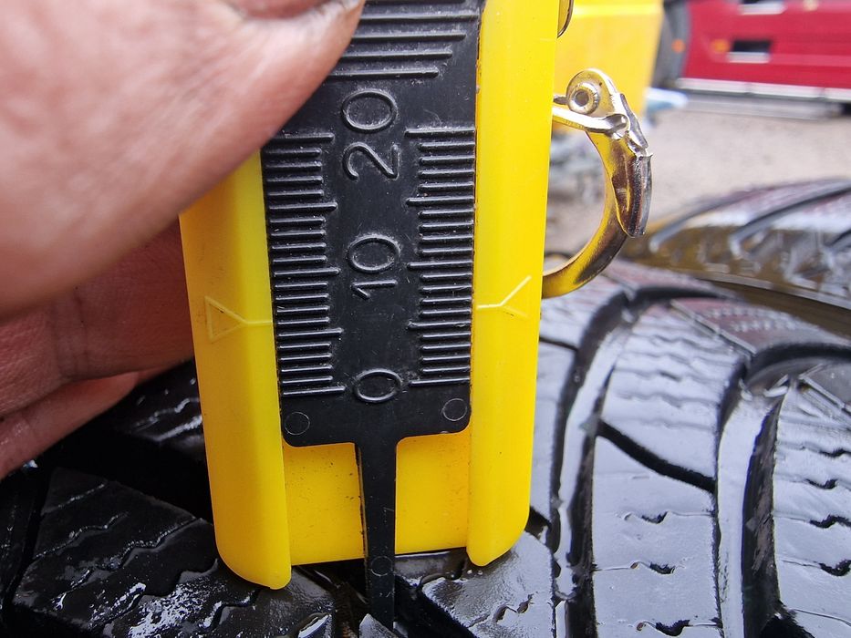 Anvelope 215/55R17 marca Semperit, DOT 2023,M +S, 6 mm