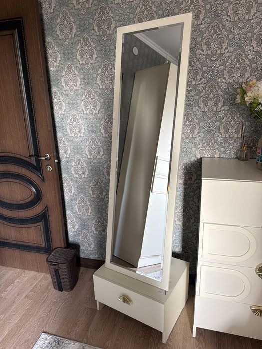 Зеркало для комнаты