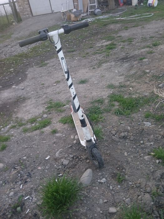 Vând trotinetă electrică