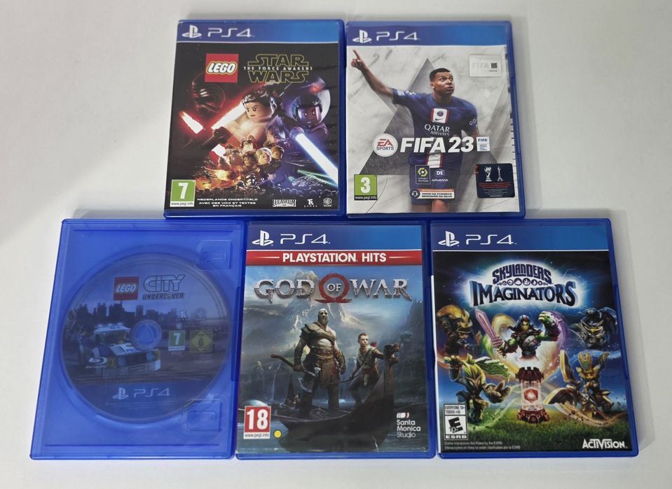 Consola PlayStation 4 slim cu accesorii si jocuri