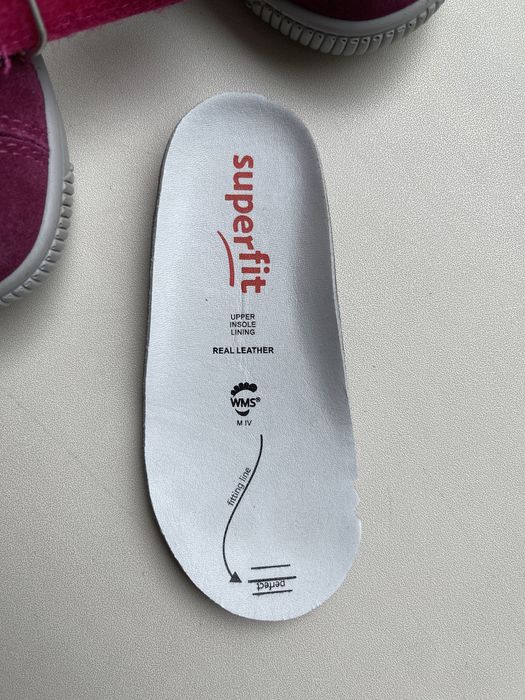 Продам новые ботинки Superfit