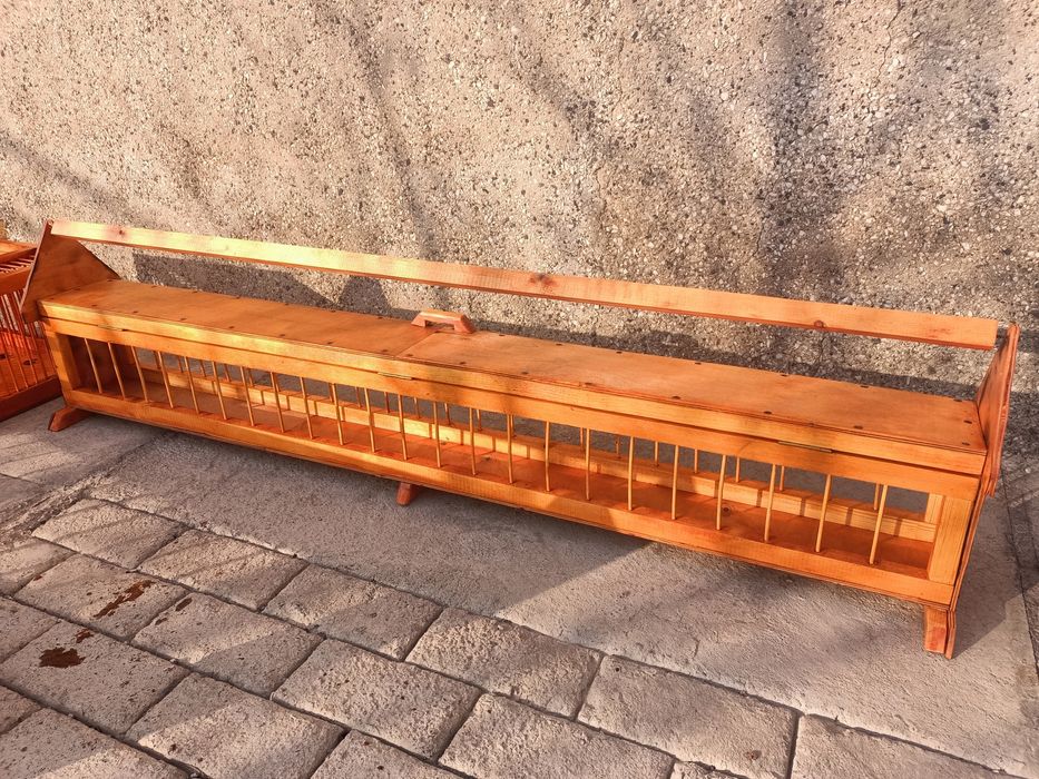 Кормушки и клетки для голубей