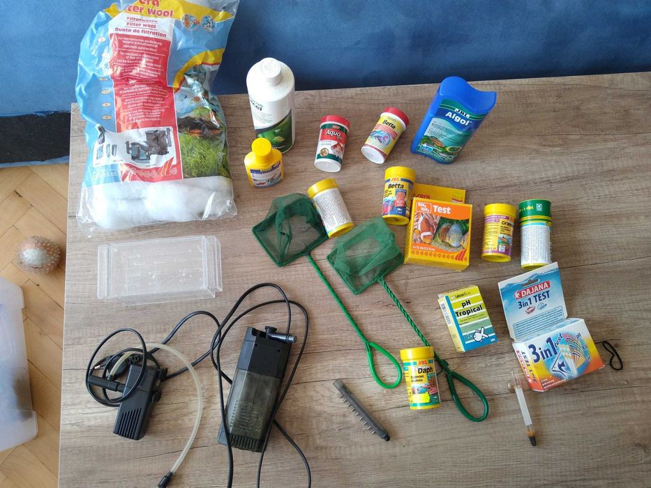 2 Acvarii cu mult accesorii