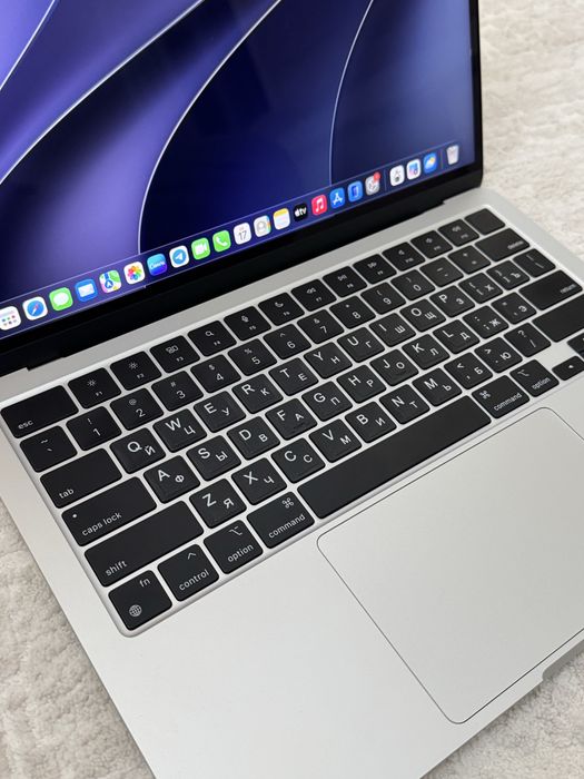 Macbook Air M2 2022 в идеальном состоянии