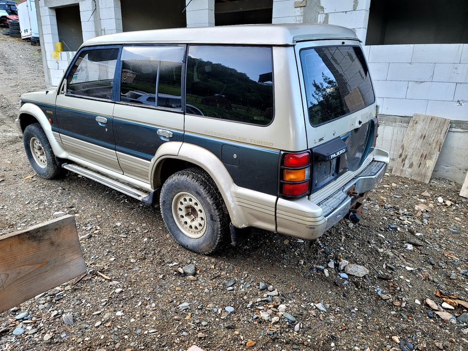 Dezmembrez mitsubishi pajero