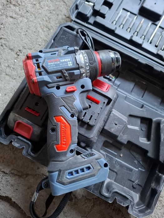 Бесщеточный шуруповерт НОВЫЙ.