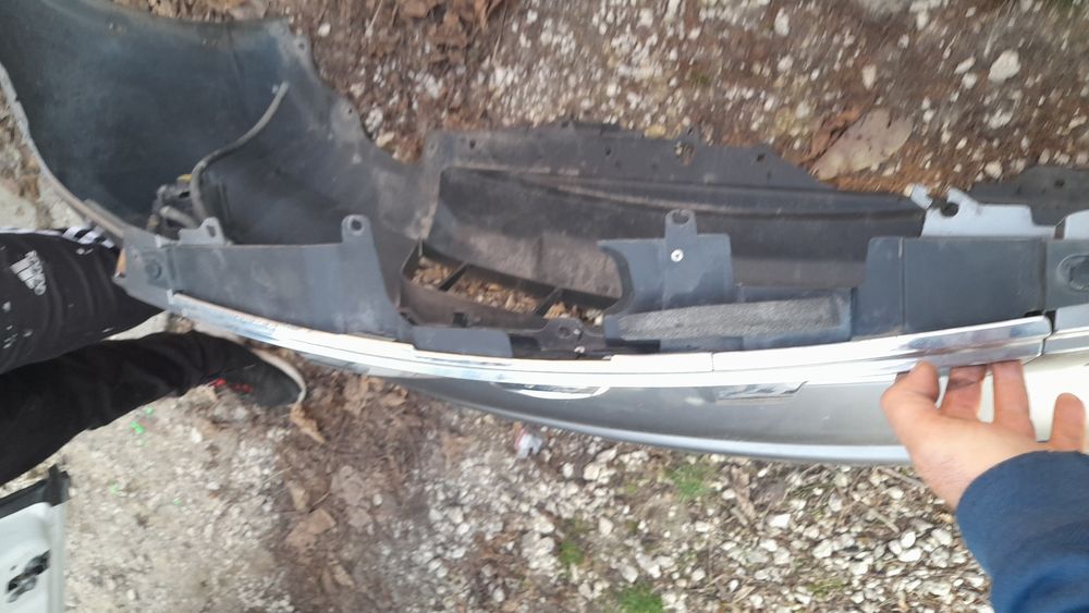 Предна броня нисан екстрейл Nissan Extrail 2010г На части