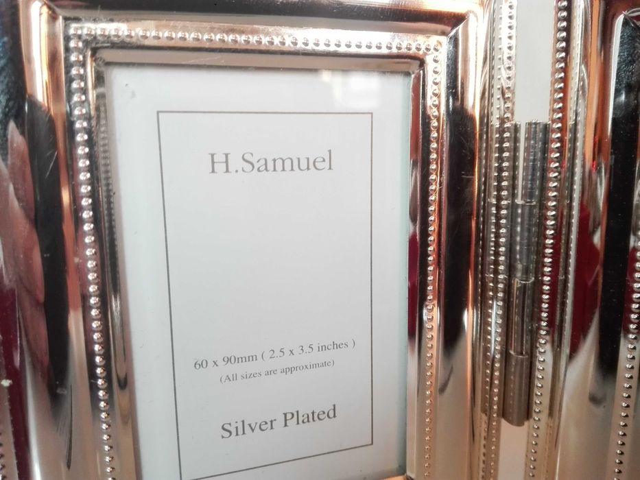 Английски настолен часовник и стара детска тротинетка.