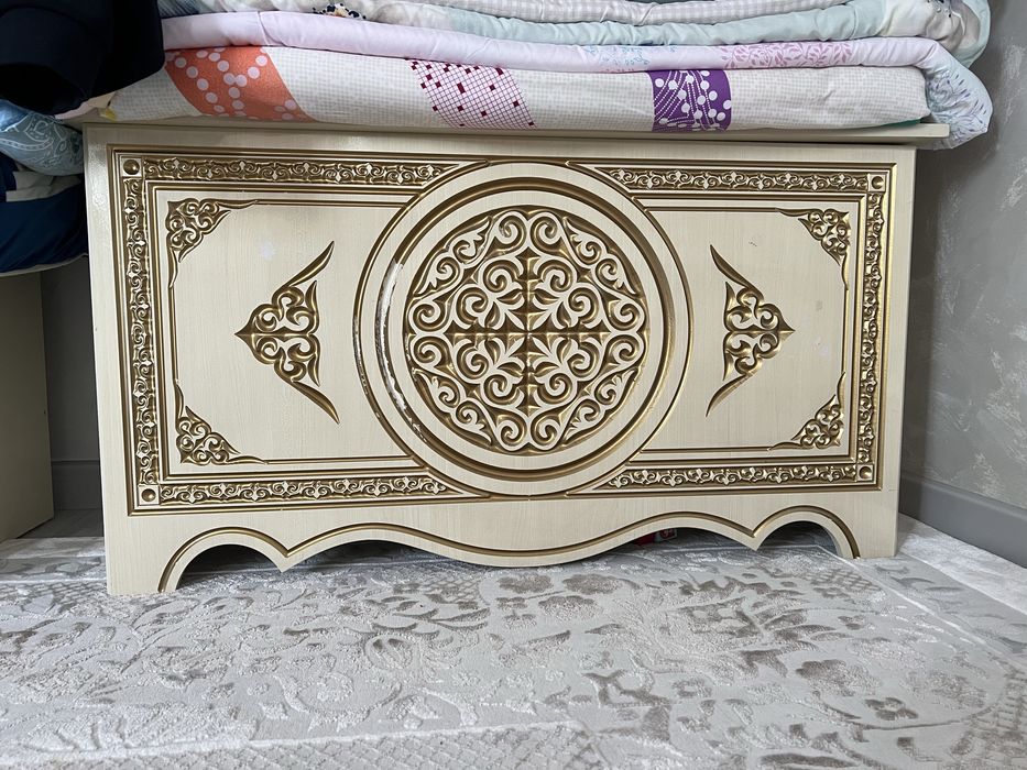 Сандық ағаштан жасалған