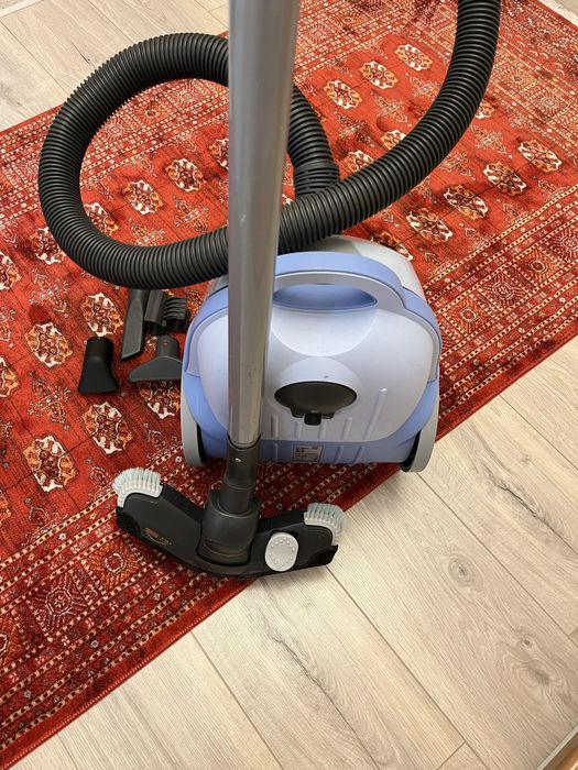 Пылесос Philis FC 9071.