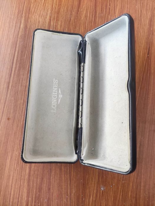 Продавам кутии за стари часовници