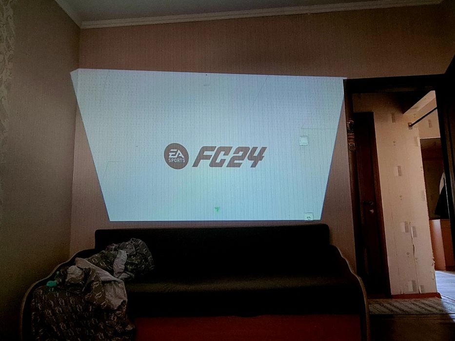Ps 4 pro + проектор + 4 джойстик + Fifa24