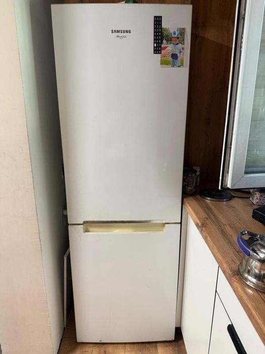 Продам рабочий холодильник