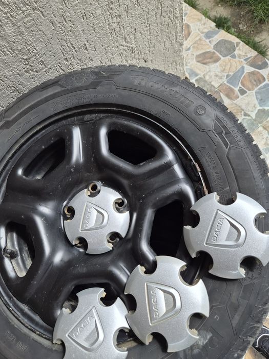 Roți cu anvelope Dacia Duster