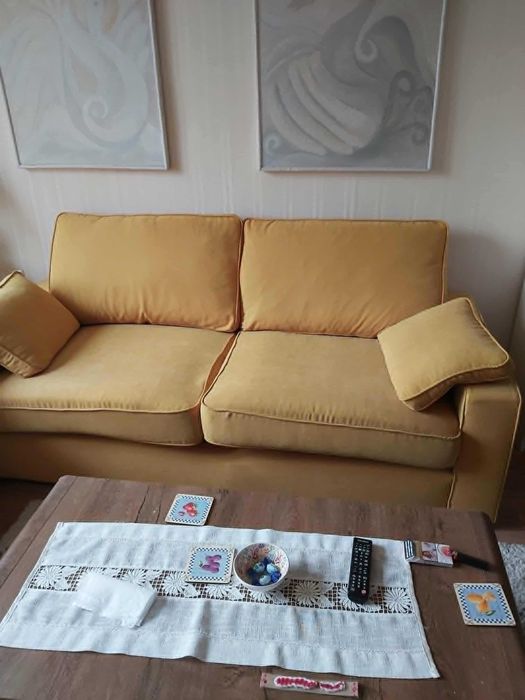 Продавам два дивана