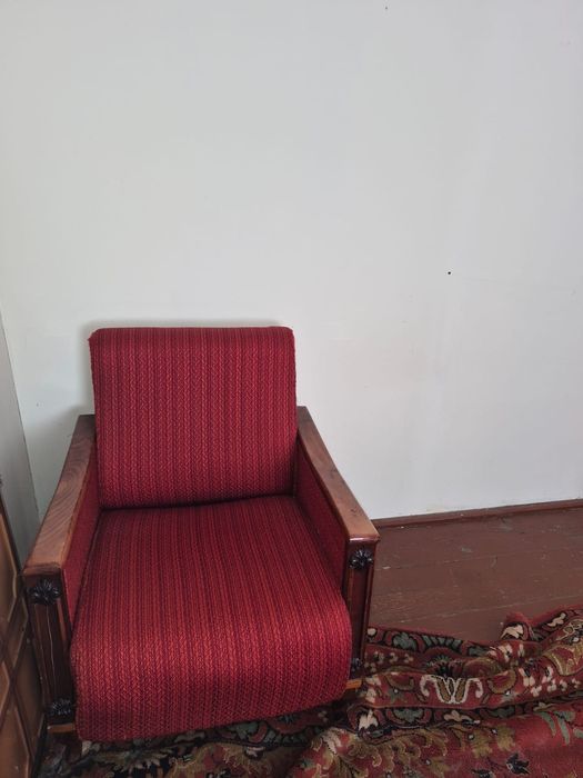 Donez fotoliu, comodă și dulap