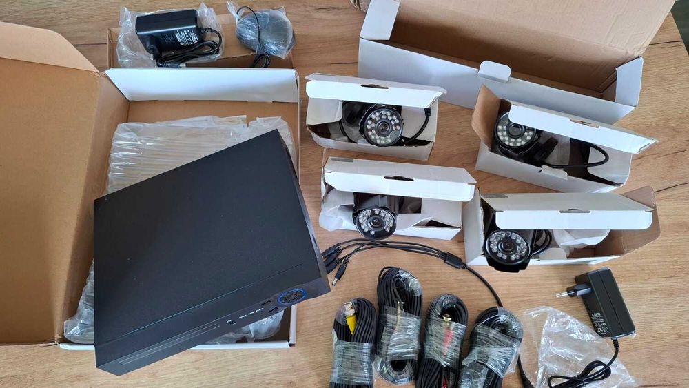 DVR за видеонаблюдение + 4 камери