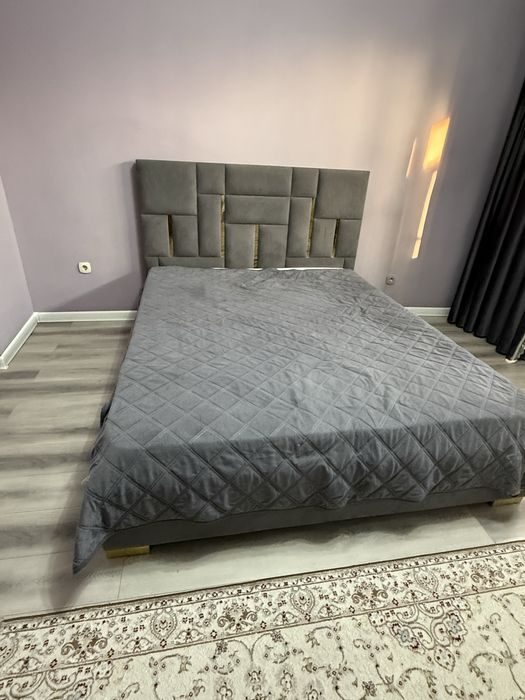 Продам кровать двухспальную.